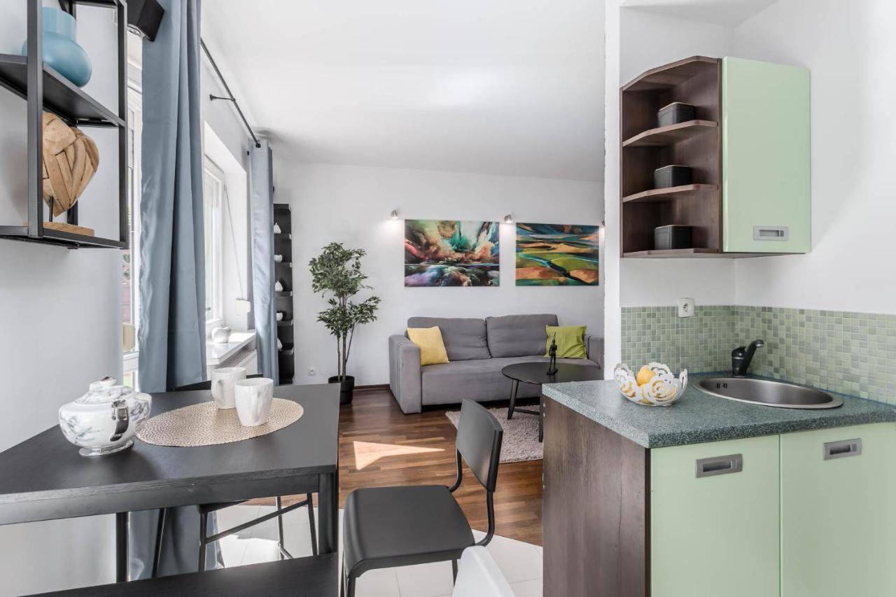 Chill Apartments Kabaty Family Warschau Exterior foto
